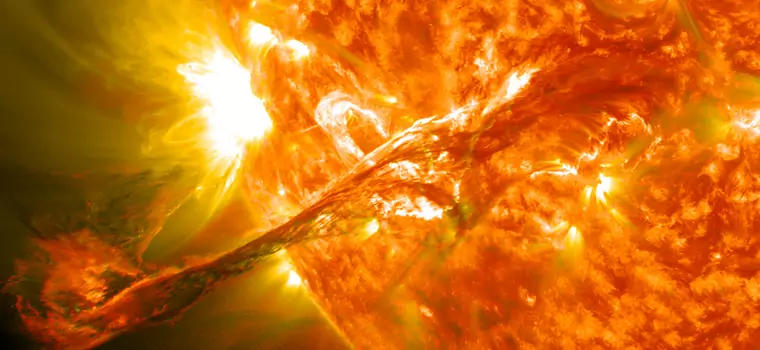Potężny wyrzut masy ze Słońca zaobserwowany przez nową aparaturę kosmiczną