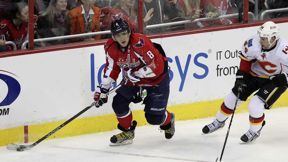 Aleksander Owieczkin strzelił bramkę na wagę zwycięstwa w drugim pojedynku Washington Capitals z New York Rangers (3:2). Seria rozgrywana do czterech zwycięstw stanęła teraz na remisie 1:1.