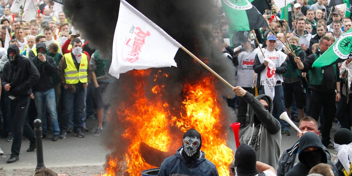 MANIFESTACJA GORNIKOW PRZECIWKO ZLEJ SYTUACJI GORNICTWA