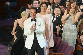 MATIJA, NAJVEĆI SRBINE! Slavni glumac Božić slavio sa SRPSKOM ZASTAVOM NA SRCU, prizor oduševio celu naciju: Evo šta su kuvali za veliki praznik