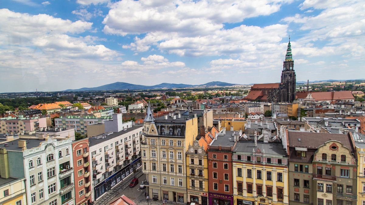 W niedzielę odbędą się przedterminowe wybory wójta gminy Świdnica (Lubuskie), będące następstwem śmierci wójta Krzysztofa Stefańskiego. Jedyną kandydatką jest w nich Izabela Mazurkiewicz z KWW Nasza Gmina Świdnica.