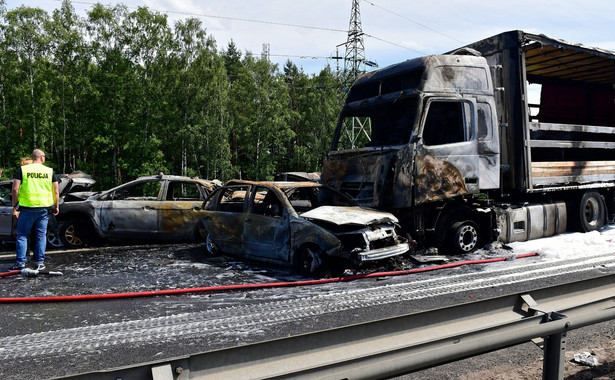 Karambol koło Szczecina: Kierowca tira aresztowany. "Ta ciężarówka nie powinna w ogóle poruszać się po drodze"