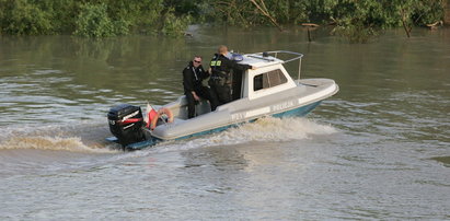 Nastolatkowie wypłynęli łodzią na jezioro. Po chwili doszło do tragedii