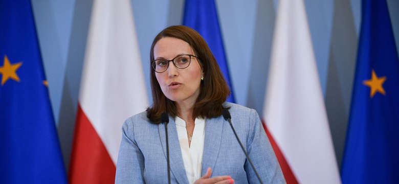 Morawiecki obiecał podatki od zysków spółek. Minister finansów zabrała głos