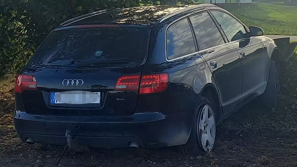 Audi A6 Avant wypakowane nielegalnymi papierosami