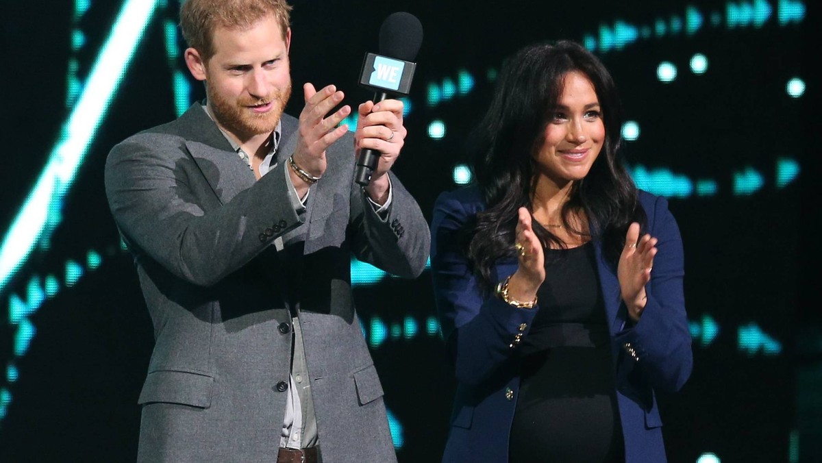 Książę Harry przemówił na spotkaniu młodych liderów w ramach WE Day na scenie Wembley Arena w Londynie. W trakcie przemowy zaprosił do siebie swoją żonę Meghan.