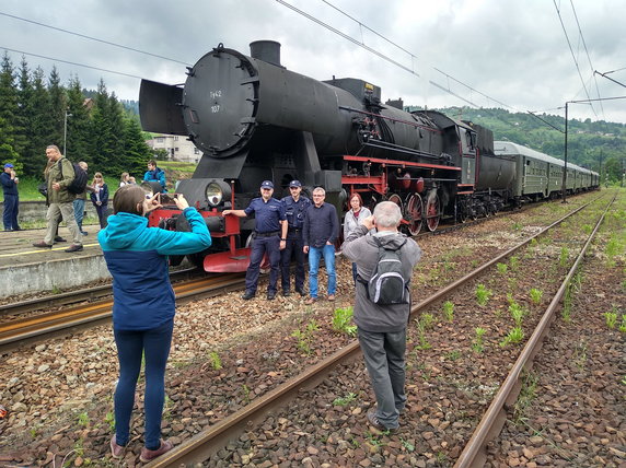 Pociąg Transwersalny retro z Nowego Sącz do Krynicy-Zdroju przez Dolinę Popradu, 2019 r.