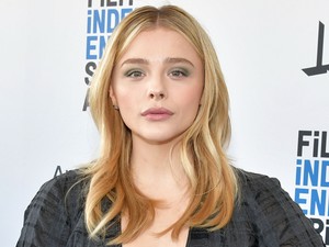 Kevés merészebb mellmutogatós ruha van annál, mint amit Chloë Grace Moretz hordott