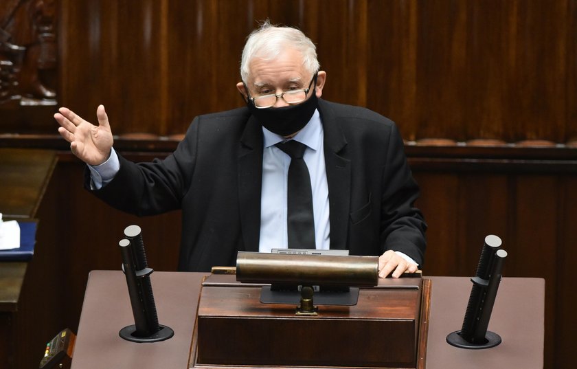 Jak pracuje wicepremier Kaczyński? „Przysiada się do premiera, pyta o dokumenty”