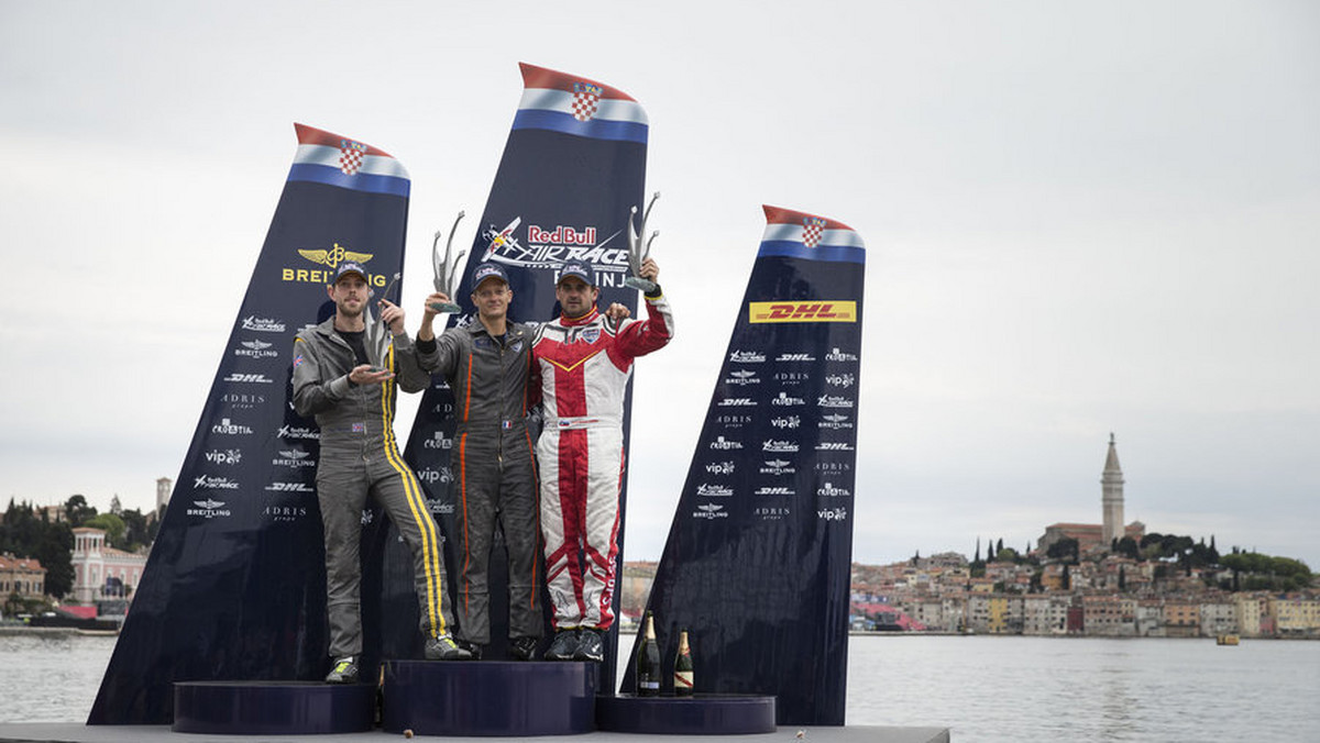 Francois Le Vot w Rovinj po raz drugi z rzędu stanął na najwyższym stopniu podium Challenger Cup. Francuski pilot nie dał żadnych szans swoim rywalom, po tym jak ukończył rywalizację z ponad sekundową przewagą nad Tomem Bennettem. Le Vot minął linię mety z czasem z 1:01,19.