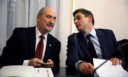 Politycy krytycznie o Macierewiczu: Słuchają tego Amerykanie, słuchają tego nasi sojusznicy