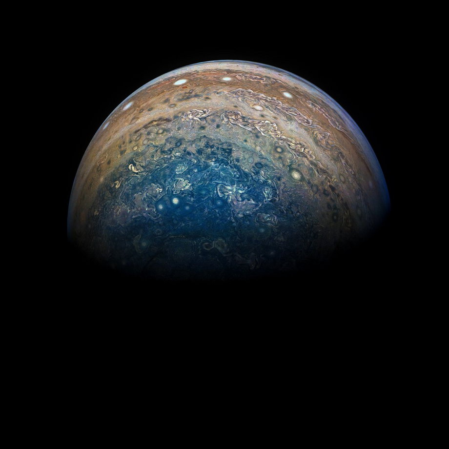 NASA wystrzeliła sondę Juno w 2011 roku. Zajęło jej niemal pięć lat, by dolecieć do Jowisza.