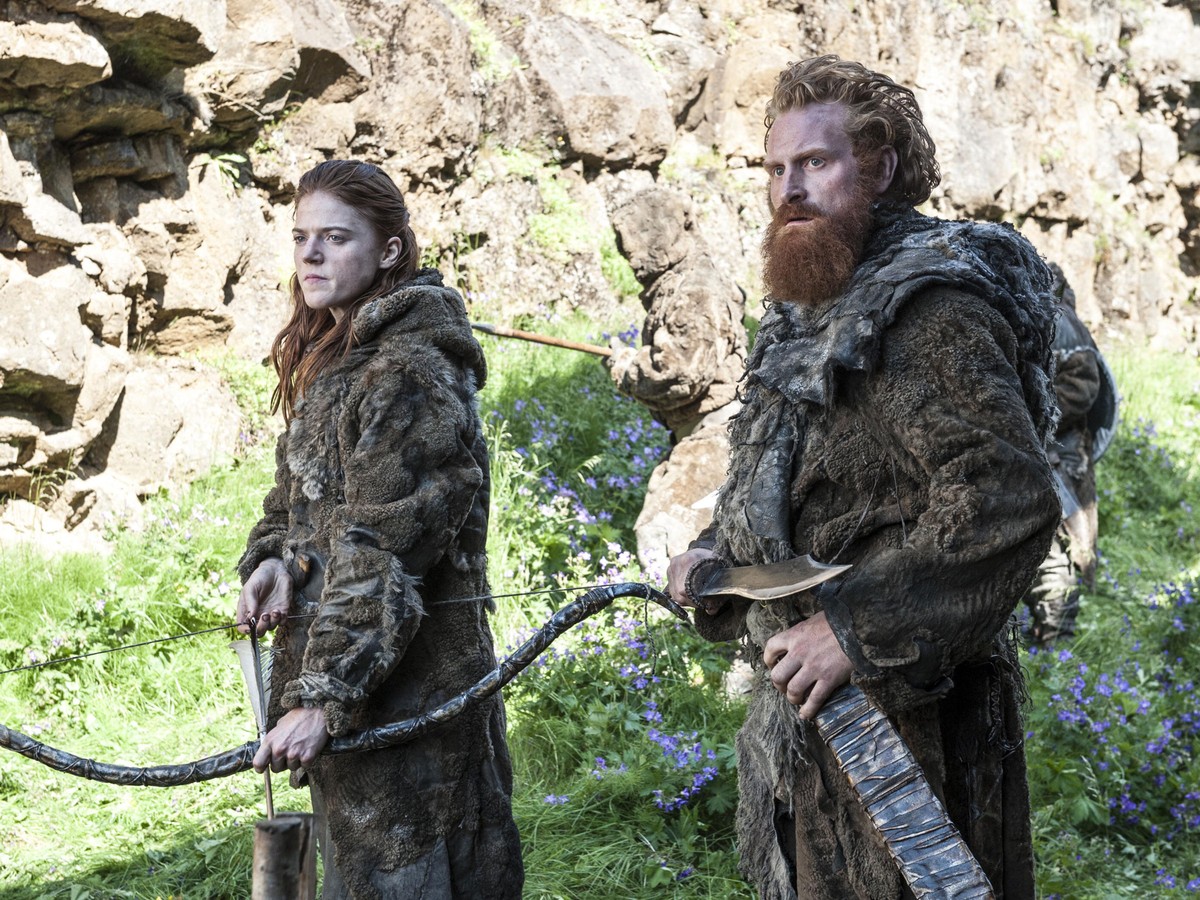 "Gra o Tron" sezon 4. Rose Leslie jako Ygritte i Kristofer Hivju jako Tormund Zabójca Olbrzyma