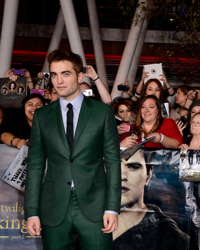 Robert Pattinson na premierze filmu 'Saga Zmierzch: Przed świtem. Część 2'