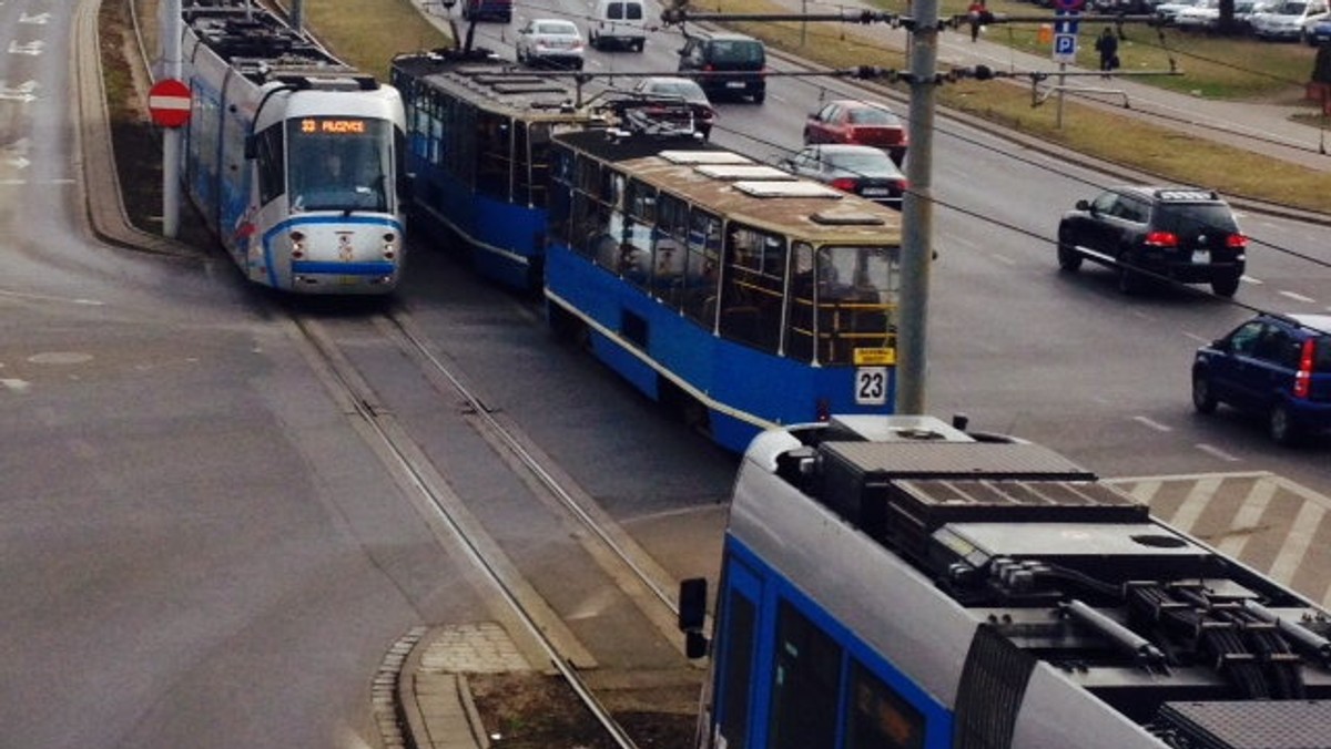 Wrocławski motorniczy, który pod wpływem alkoholu prowadził tramwaj, został już dyscyplinarne zwolniony z pracy. Przedstawiciele MPK tłumaczą, że zanim mężczyzna został zbadany alkomatem, wykonał tylko jeden kurs. Na szczęście do tragedii nie doszło.