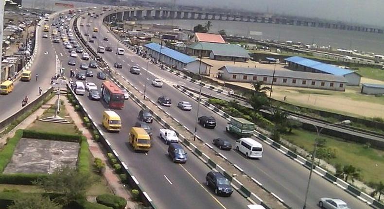 Third Mainland Bridge was closed for three days in July 2018 for repairs. The Ministry of Power, Works and Housing may need to close it again for further repair.(shipsandports)