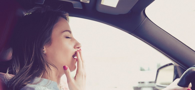 Niewyspany kierowca równie niebezpieczny jak pijany. TYLE powinno się spać, żeby móc jechać