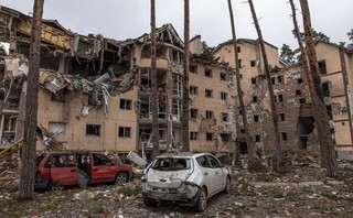 Bój na zmęczenie przeciwnika. Rosjanie coraz częściej ostrzeliwują osiedla