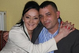 Muslimanka Merima je zbog rata iz Bosne pobegla u Beograd i udala se za pravoslavca Dušana: Brak mnogi NISU ODOBRVALI, a oni slave i Božić i Bajram i evo kako su vaspitali ćerke