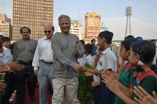 Laureat pokojowej Nagrody Nobla Muhammad Yunus uznany za winnego złamania prawa pracy w Bangladeszu