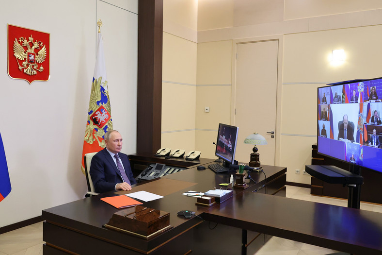 Władimir Putin w swoim gabinecie w rezydencji Nowo-Ogariowo