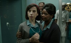 'Kształt wody'. Niema kobieta, Afroamerykanka, gej i Żyd kontra zły patriarchat, czyli baśń na nasze czasy [RECENZJA]