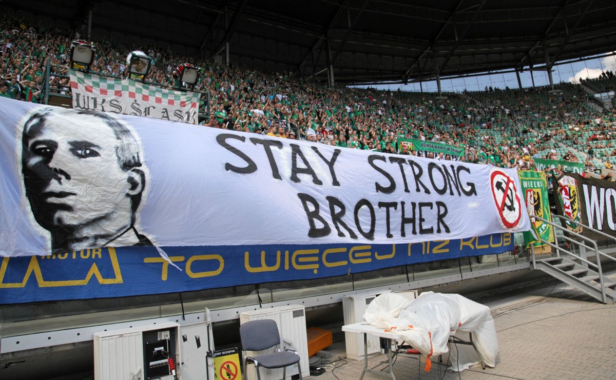 Janusz Waluś na kibolskim transparencie