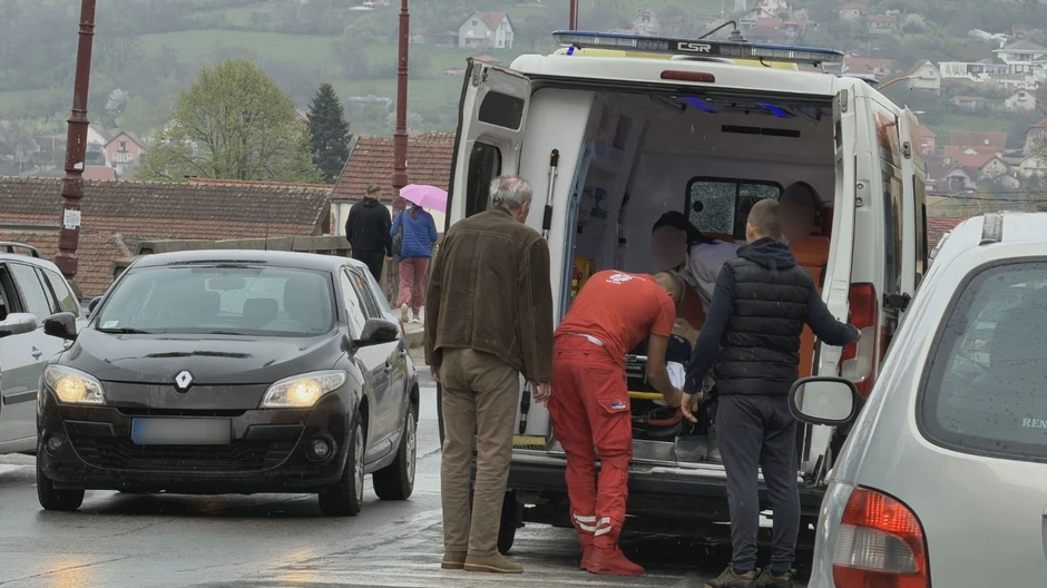 Hitna pomoć zbrinula i transportovala ženu u Univerzitetski klinički centar Kragujevac