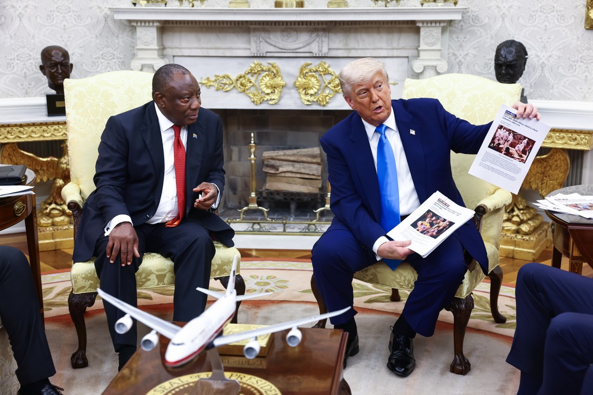 Trump oskarża RPA o "ludobójstwo białych". Kontrowersyjna prezentacja w Białym Domu wywołała burzęDostawca: PAP/EPA.