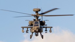 apache będą taniej strącały drony. w usa przetestowano nową amunicję