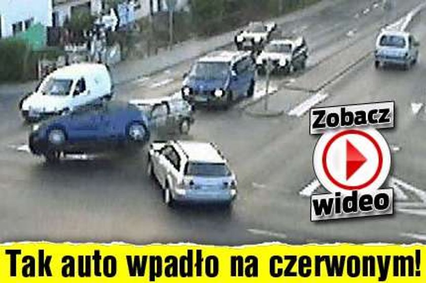 Tak auto wpadło na czerwonym! WIDEO