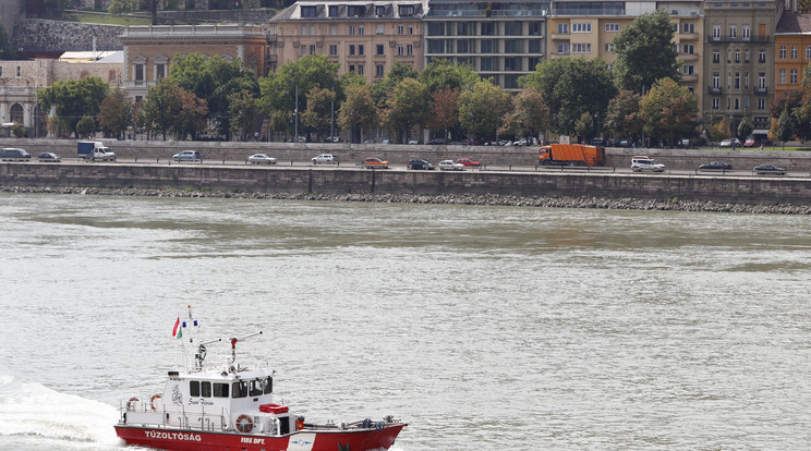 A Dunából kellett kimenteniük a vizirendészeknek egy férfit Budapesten. / Fotó: Fuszek Gábor