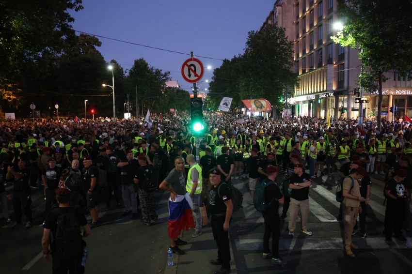 Okupljeni u Bulevaru kralja Aleksandra nedaleko od Pionirskog parka