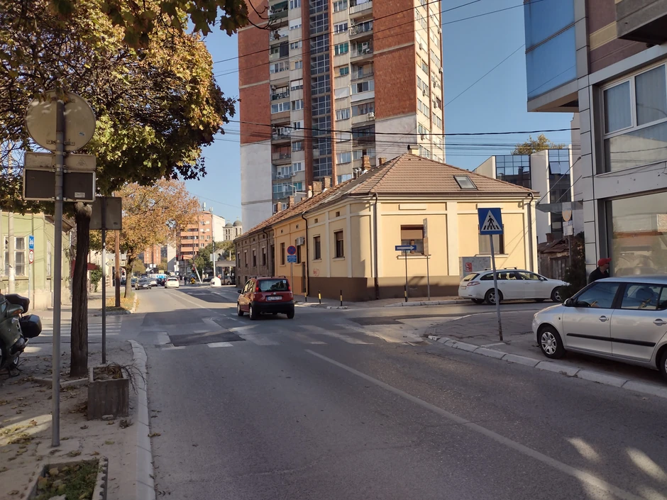 Mesto udesa u Ulici 7.jula u Nišu gde je automobil pokosio muškarca sa prostora Kosova i Metohije