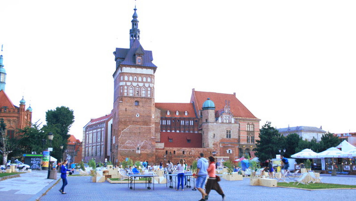 Będzie tak, jak chcą mieszkańcy. Latem gdański Targ Węglowy zamieni się w przyjazną przestrzeń dla wszystkich, którzy będą chcieli zrelaksować się na świeżym powietrzu. Na placu w centrum Gdańska ustawione zostaną miejsca do siedzenia, a także stoły do gier. Targ Węglowy objęty zostanie miejskim monitoringiem.