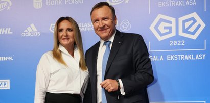 Żona prezesa TVP w koszuli gwiazdy TVN. Joanna Kurska zaskoczyła na salonach