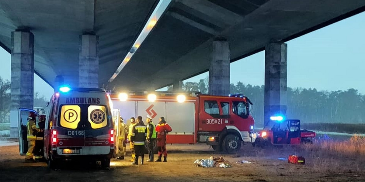 Kobieta spadła z mostu Rędzińskiego we Wrocławiu.