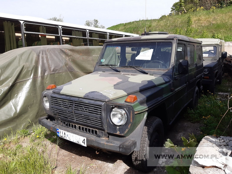 Samochód ciężarowo-osobowy wysokiej mobilności Mercedes 290 GD (brak paska klinowego, popękana przednia szyba) 1995 r., 55 tys. zł