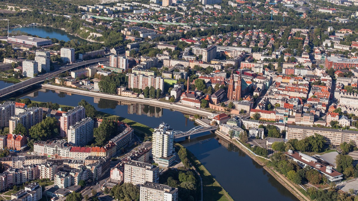 Miejski Zarząd Dróg ma nowego szefa, jednak opolski magistrat nie chce jeszcze zdradzić jego nazwiska. Dotychczasowy dyrektor Arkadiusz Karbowiak został szefem Mazowieckiej Instytucji Gospodarki Budżetowej "Mazovia" - informuje Radio Opole.