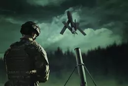 Pentagon kupił drony kamikadze dla ukraińskiej armii. Wyjaśniamy, co to za broń
