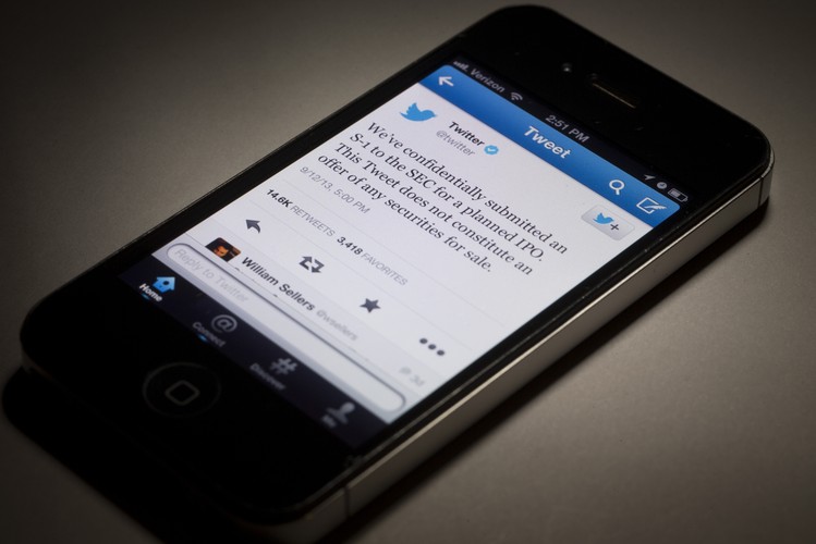 <b>Usuwanie konta na Twitterze</b>
<br><br>
W przypadku Twittera należy zalogować się na swoje konto, a następnie wejść w zakładkę USTAWIENIA i kliknąć w link DEZAKTYWUJ MOJE KONTO. Później wystarczy potwierdzić dezaktywację hasłem.