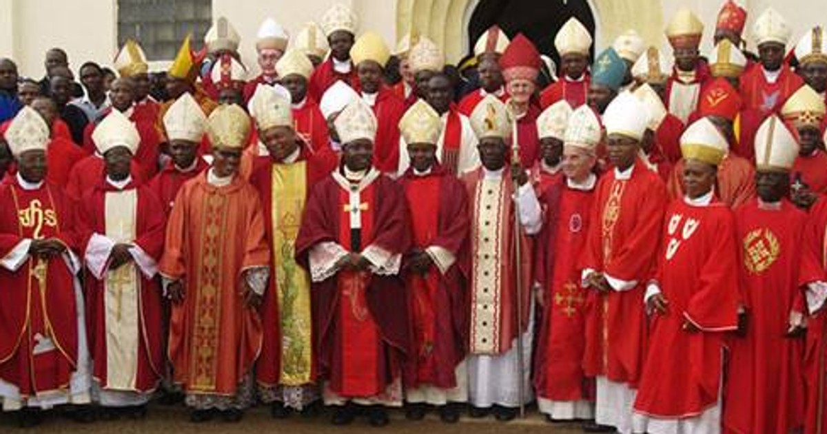 Catholic Church resumes hand shake during Mass, after COVID-19 pandemic - Vimarsana News
