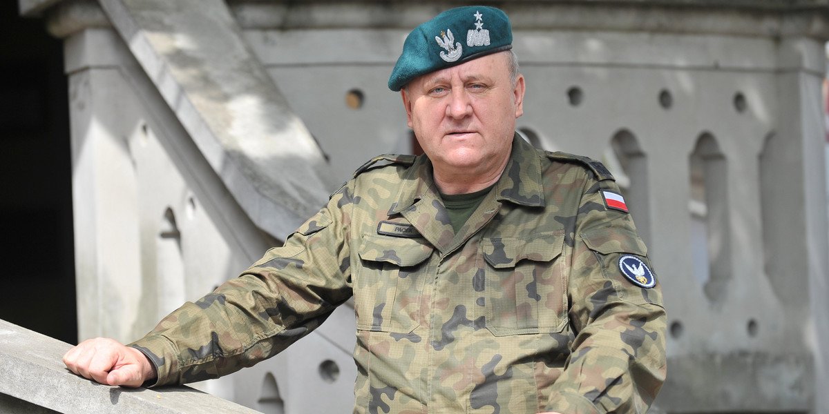 Gen. Bogusław Pacek wyjaśnia, jak odczytywać zmasowane naloty na Ukrainę.
