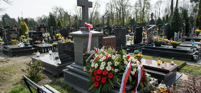 Szczątki innych osób w trumnie Natalii-Świat i jeszcze jednej osoby. "To celowe działanie, by nas upokorzyć"
