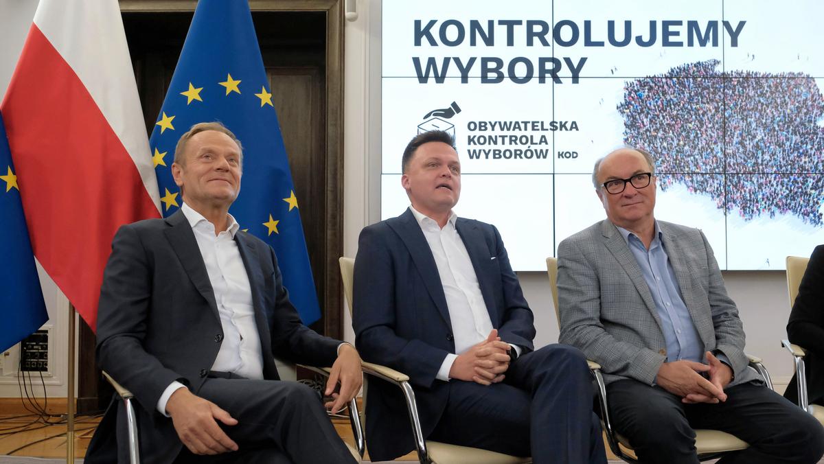 Lider ugrupowania Polska 2050 Szymon Hołownia, przewodniczący Platformy Obywatelskiej Donald Tusk i współprzewodniczący Nowej Lewicy Włodzimierz Czarzasty