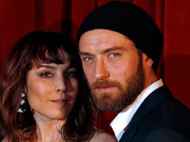 Noomi Rapace i Jude Law