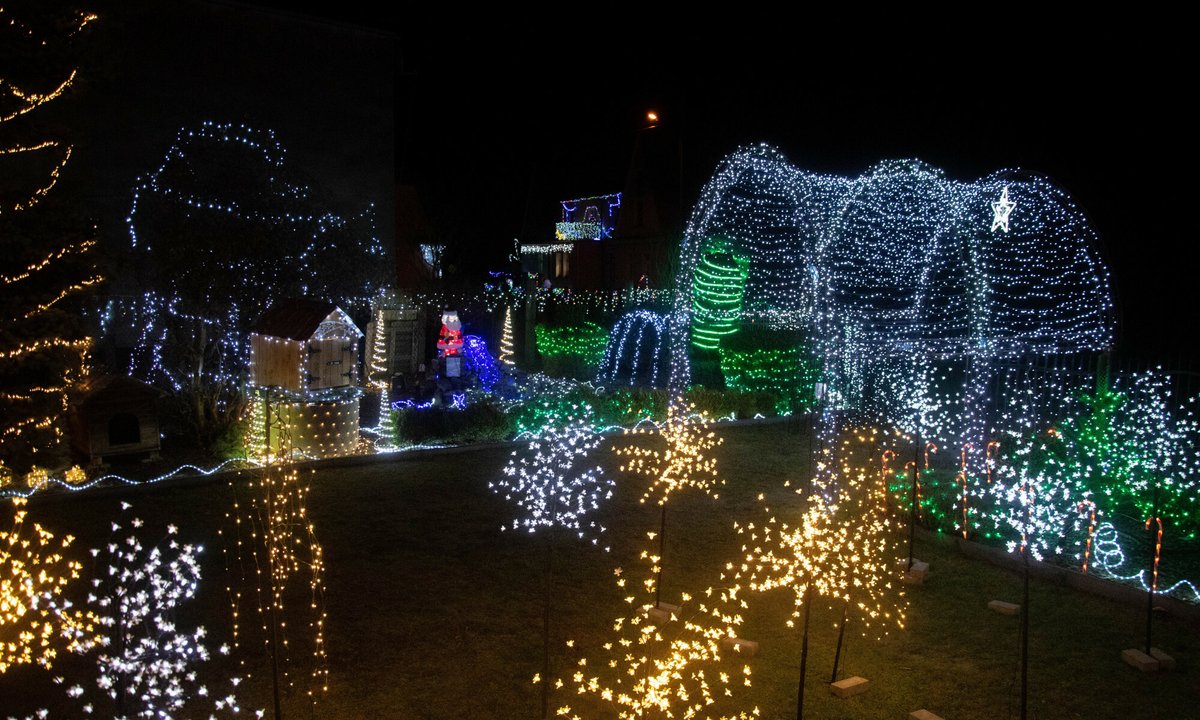 Tę wieś nazywają "polskim Las Vegas". Popowo szykuje się na świąteczny sezon