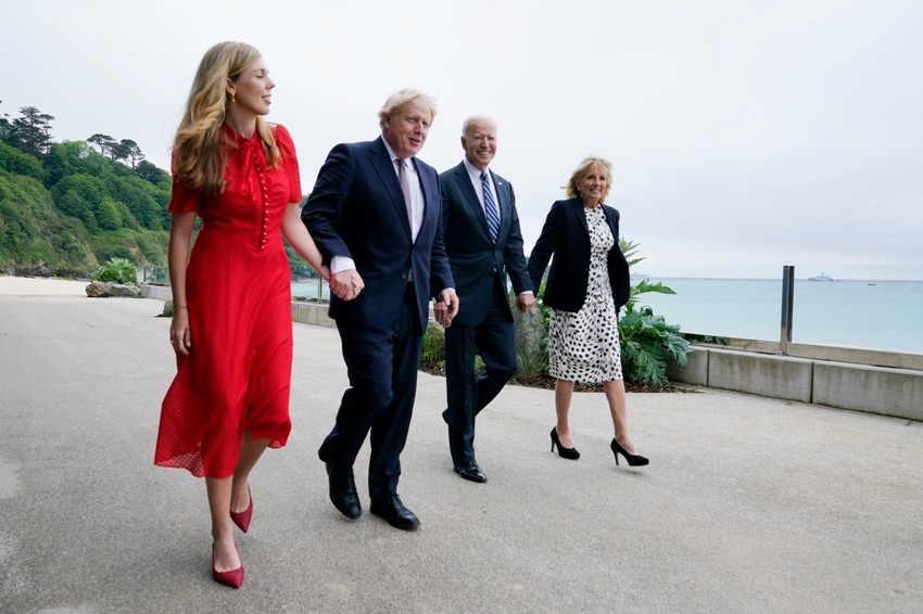 Bajden i Džonson sa suprugama