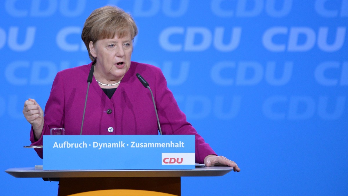 Partia Angeli Merkel CDU na dzisiejszym zjeździe poparła zdecydowaną większością głosów umowę koalicyjną między chadeckim blokiem CDU/CSU a socjaldemokratami z SPD.