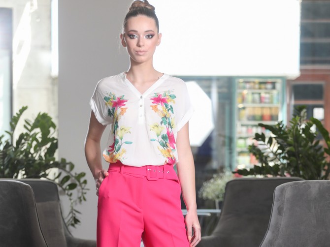Bluza i pantalone „Reserved“, papuče „Metro“